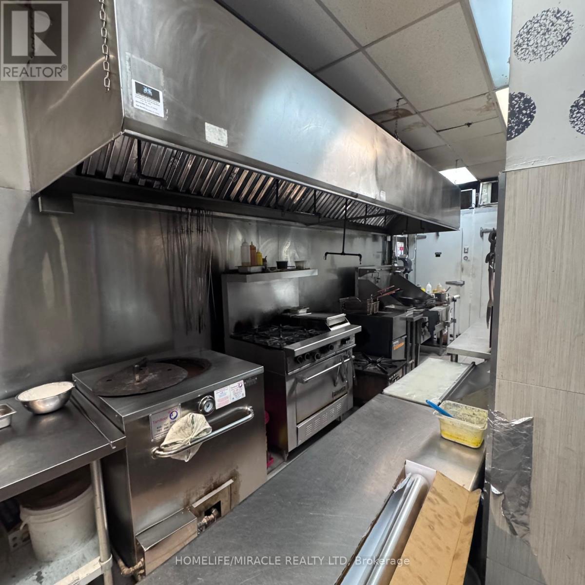 3415 Dixie Road, Mississauga, Ontario  L4Y 4J6 - Photo 19 - W12714728