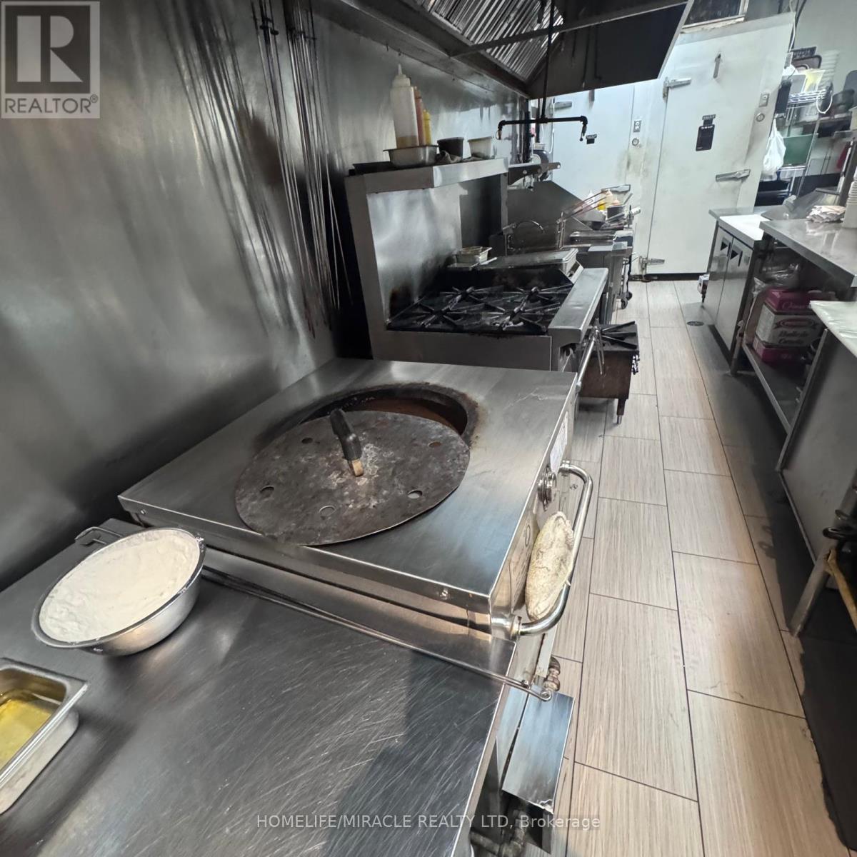 3415 Dixie Road, Mississauga, Ontario  L4Y 4J6 - Photo 20 - W12714728