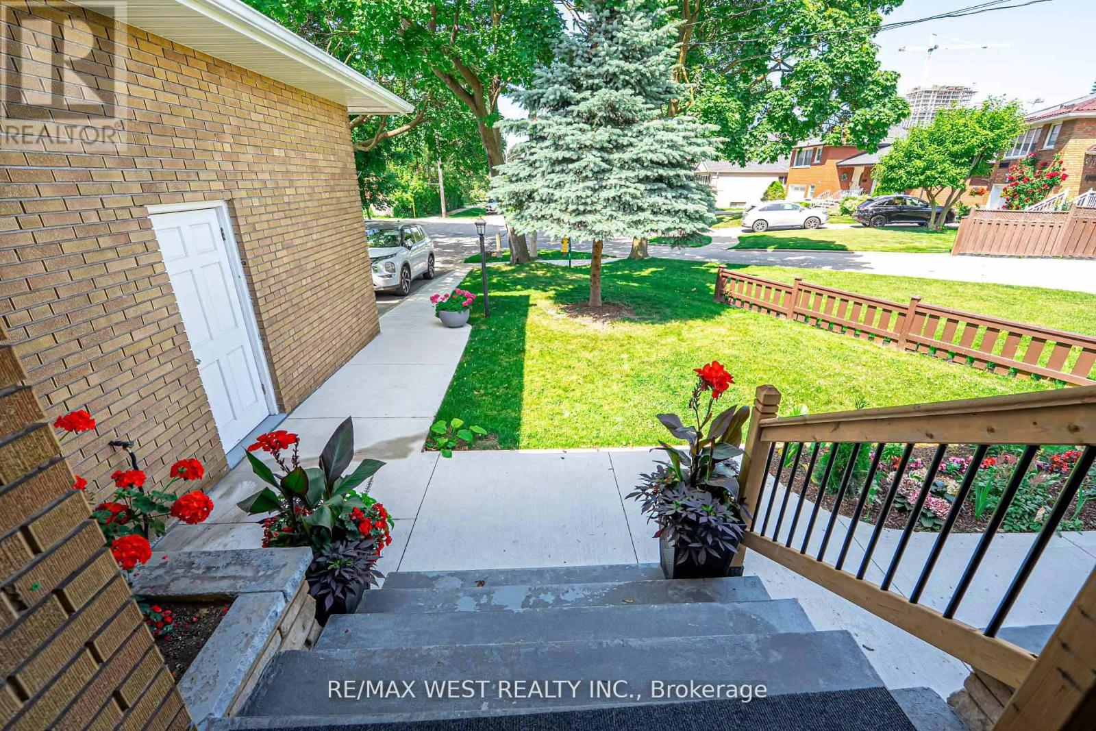 Lower - 59 Redcar Avenue, Toronto, Ontario  M9B 1K4 - Photo 1 - W12714764