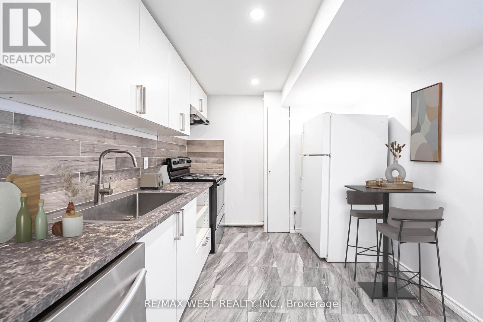 Lower - 59 Redcar Avenue, Toronto, Ontario  M9B 1K4 - Photo 10 - W12714764