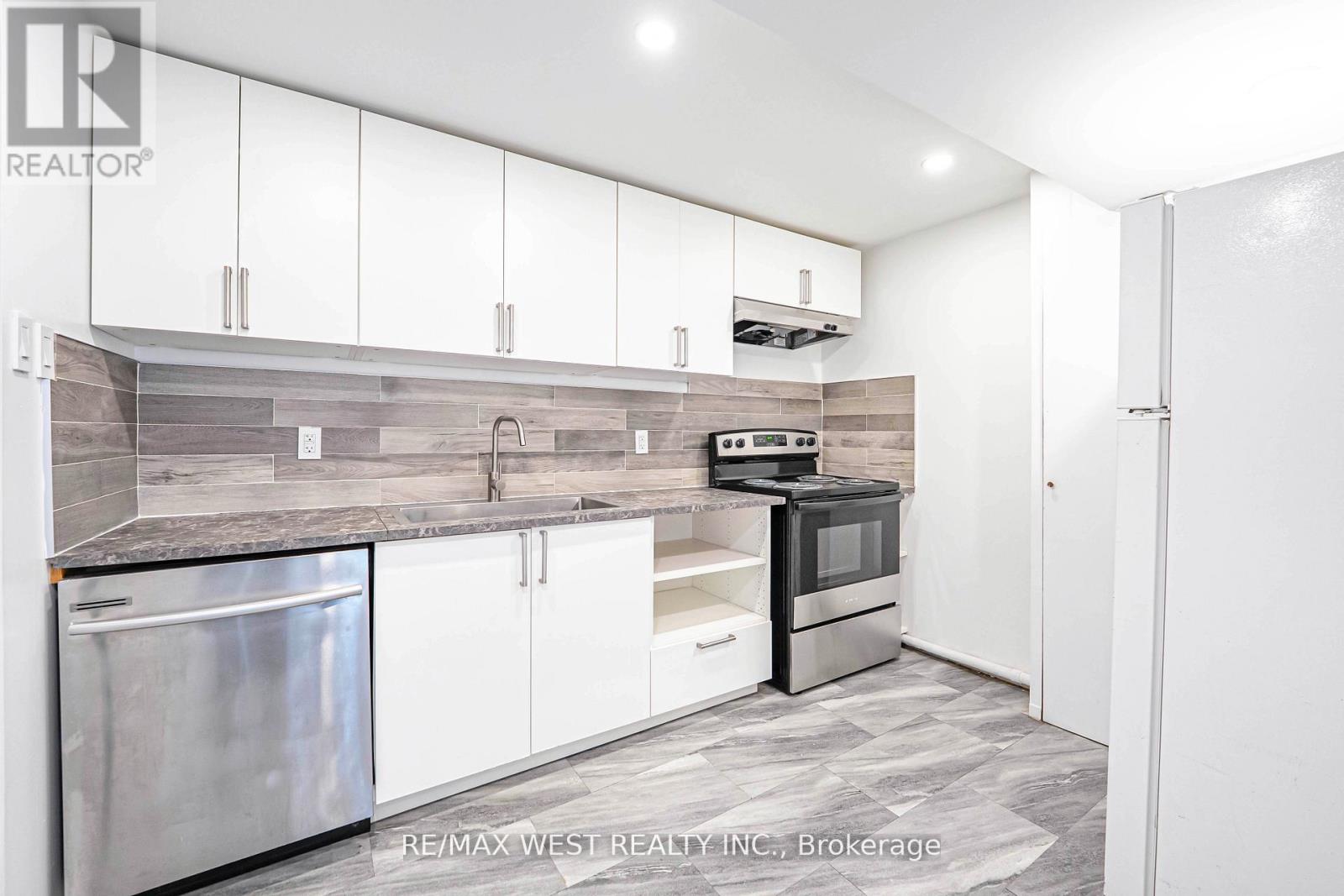 Lower - 59 Redcar Avenue, Toronto, Ontario  M9B 1K4 - Photo 11 - W12714764