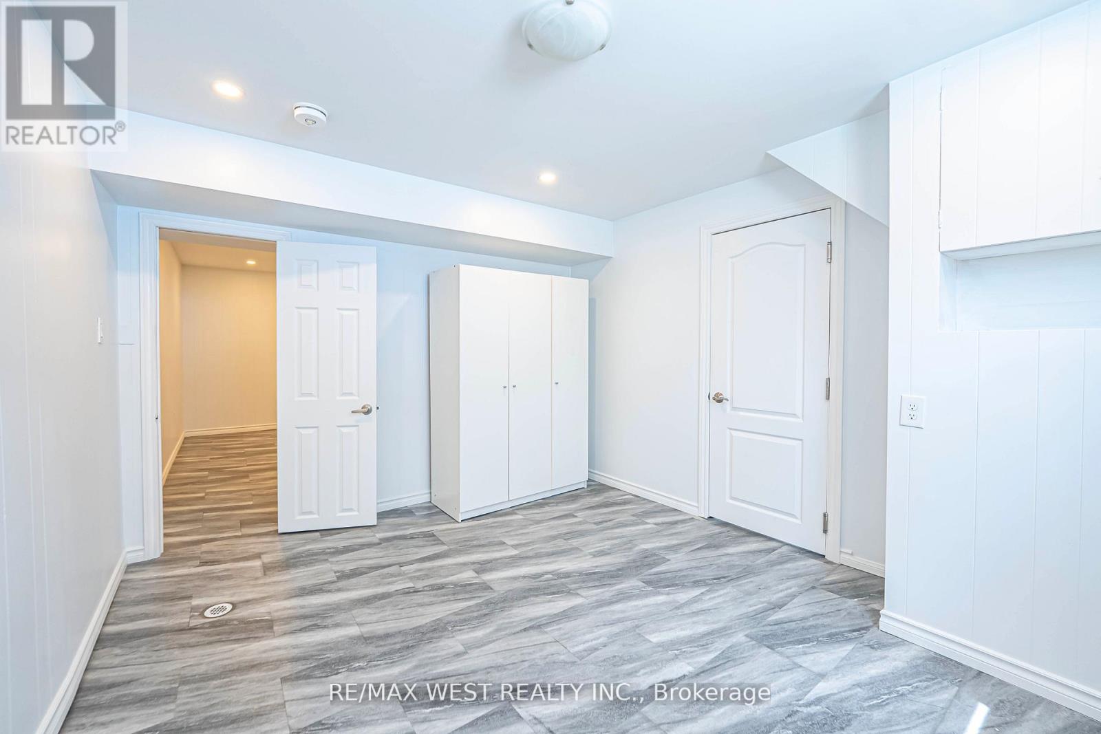 Lower - 59 Redcar Avenue, Toronto, Ontario  M9B 1K4 - Photo 15 - W12714764