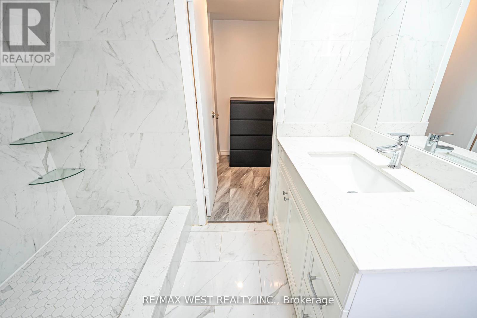 Lower - 59 Redcar Avenue, Toronto, Ontario  M9B 1K4 - Photo 20 - W12714764