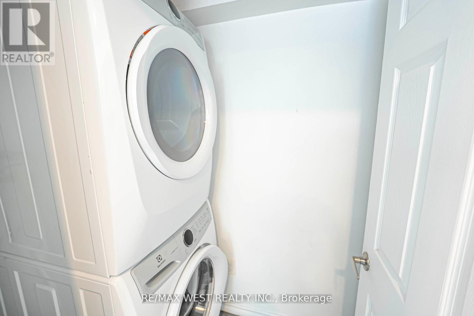 Lower - 59 Redcar Avenue, Toronto, Ontario  M9B 1K4 - Photo 23 - W12714764