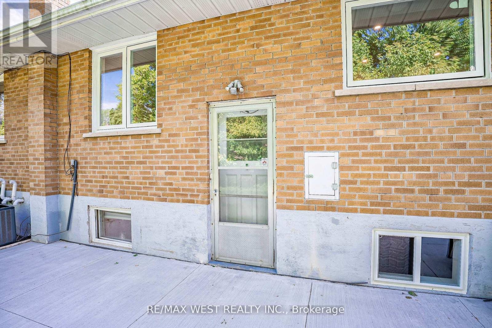 Lower - 59 Redcar Avenue, Toronto, Ontario  M9B 1K4 - Photo 24 - W12714764