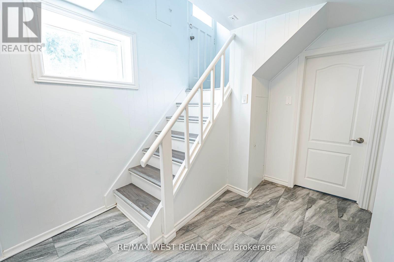 Lower - 59 Redcar Avenue, Toronto, Ontario  M9B 1K4 - Photo 4 - W12714764