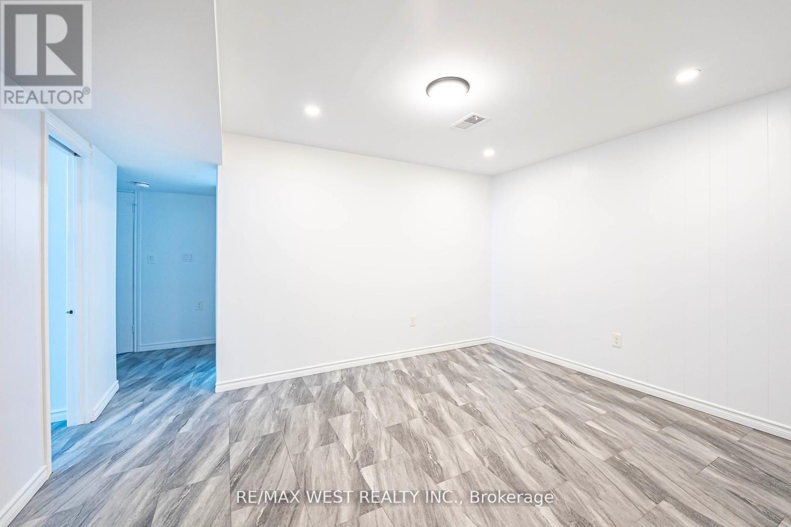 Lower - 59 Redcar Avenue, Toronto, Ontario  M9B 1K4 - Photo 5 - W12714764