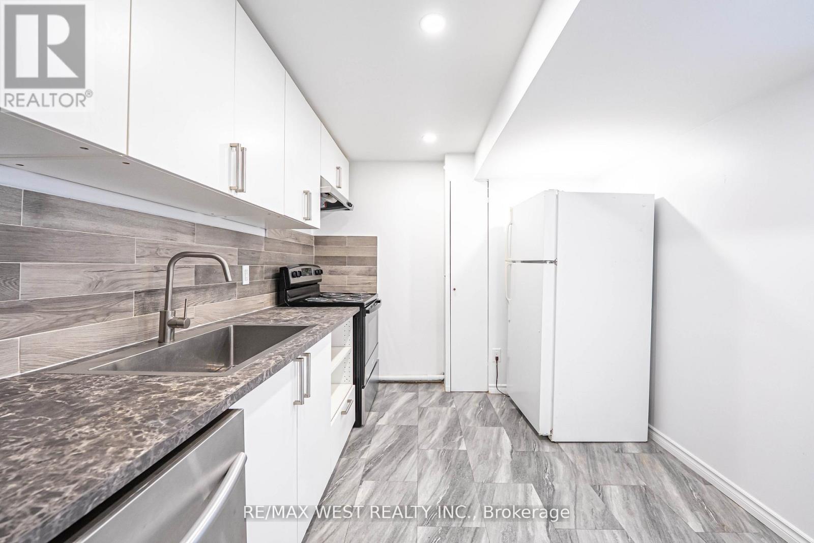 Lower - 59 Redcar Avenue, Toronto, Ontario  M9B 1K4 - Photo 9 - W12714764