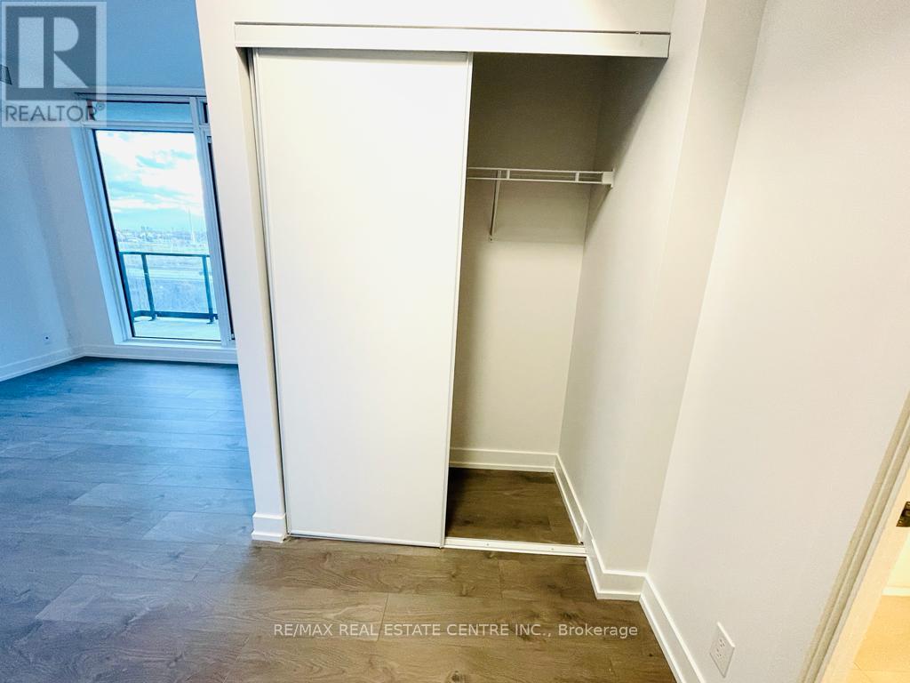 404 - 225 Veterans Drive, Brampton, Ontario  L7A 5L7 - Photo 6 - W12714848