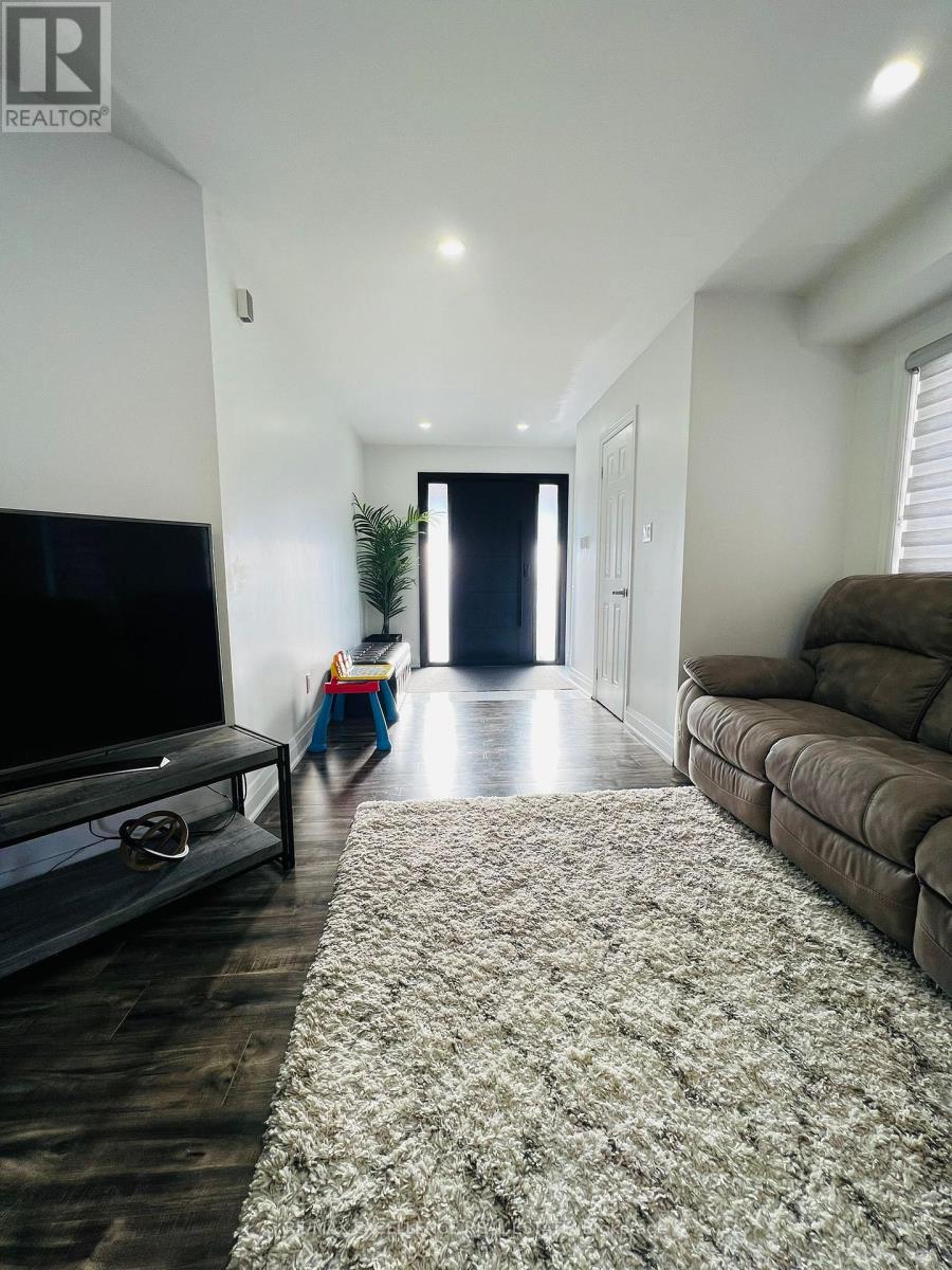 18 Fallstar Crescent, Brampton, Ontario  L7A 2J5 - Photo 3 - W12714850