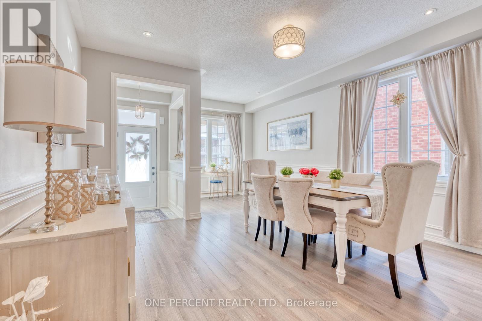 311 Humphrey Street, Hamilton, Ontario  L8B 1X4 - Photo 5 - X12714712