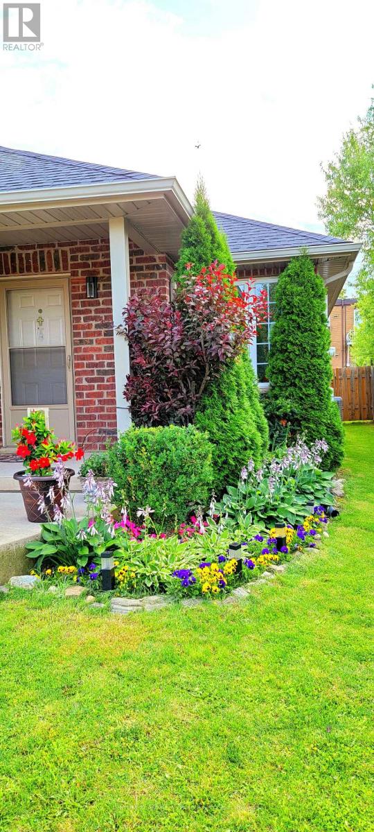 45 Nathalie Court, Welland, Ontario  L3B 6H7 - Photo 2 - X12714778