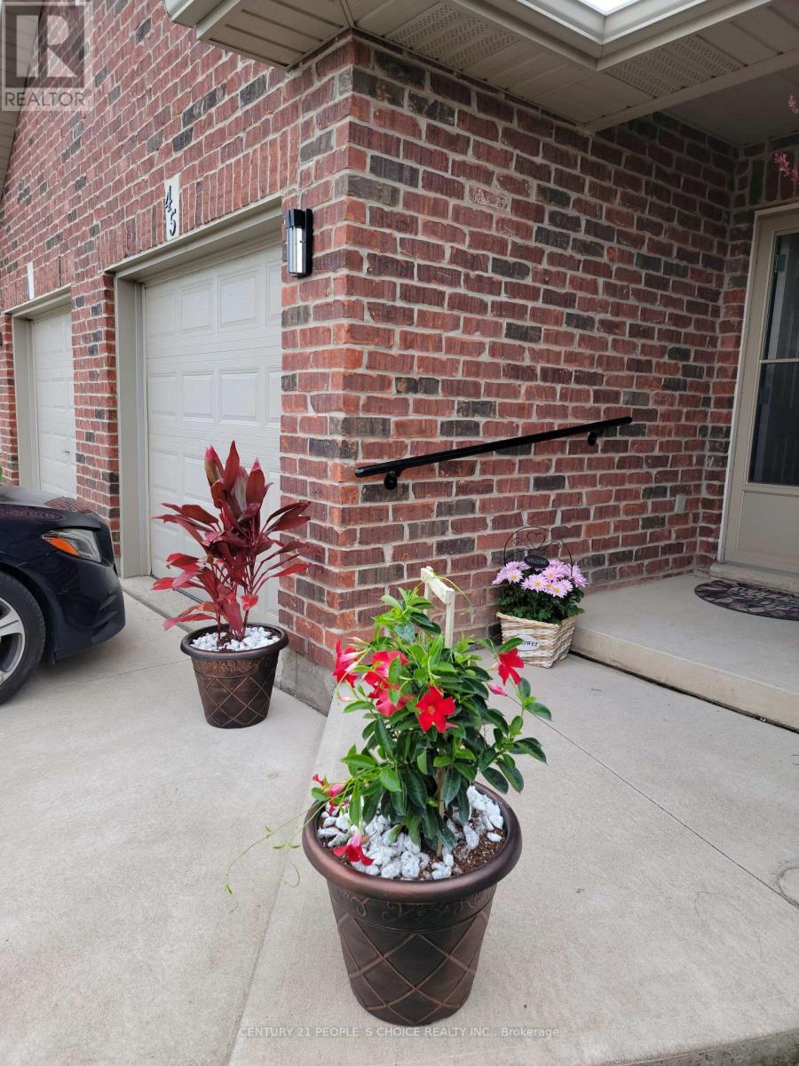 45 Nathalie Court, Welland, Ontario  L3B 6H7 - Photo 3 - X12714778