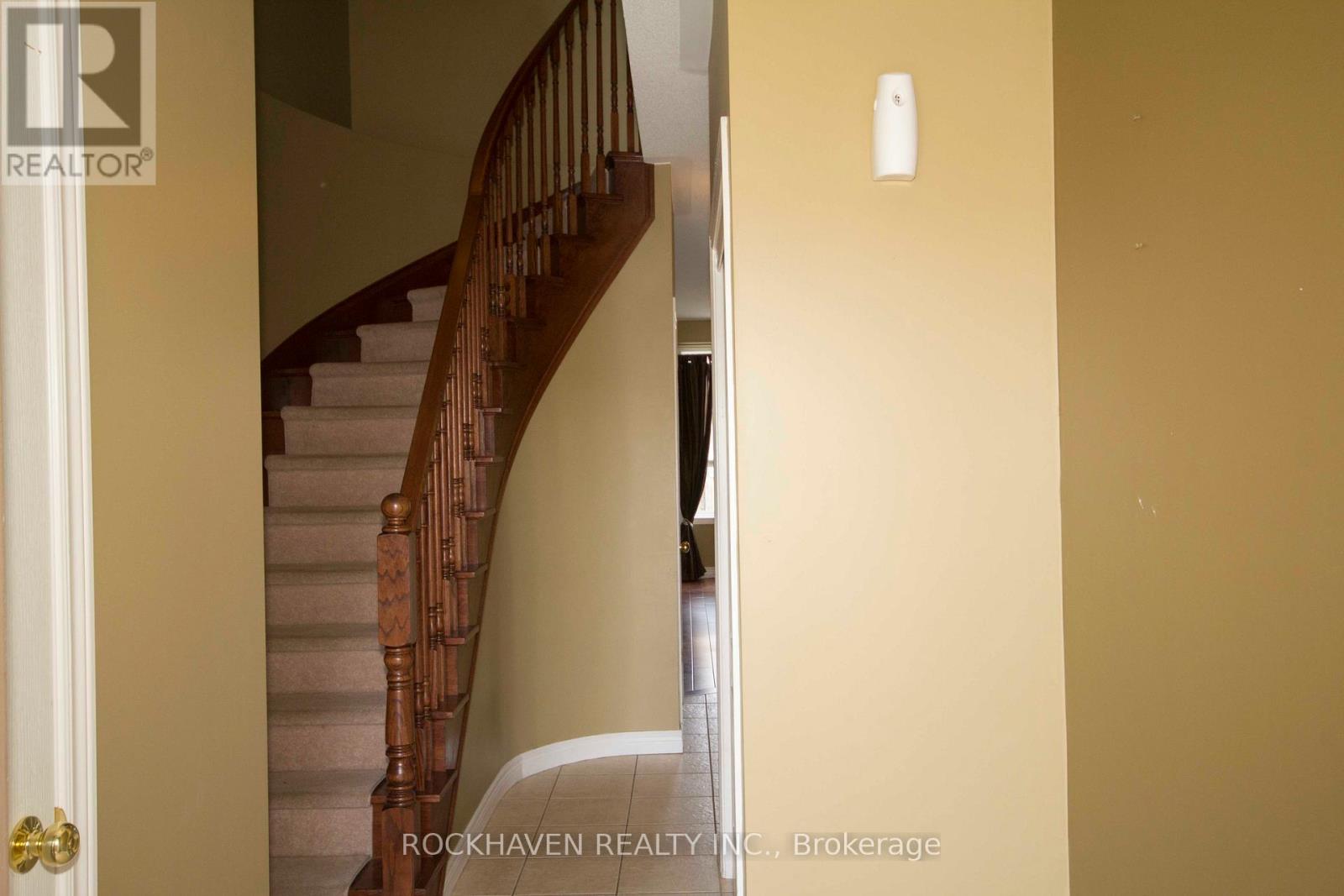 108 Marina Point Crescent, Hamilton, Ontario  L8E 0E4 - Photo 2 - X12714798