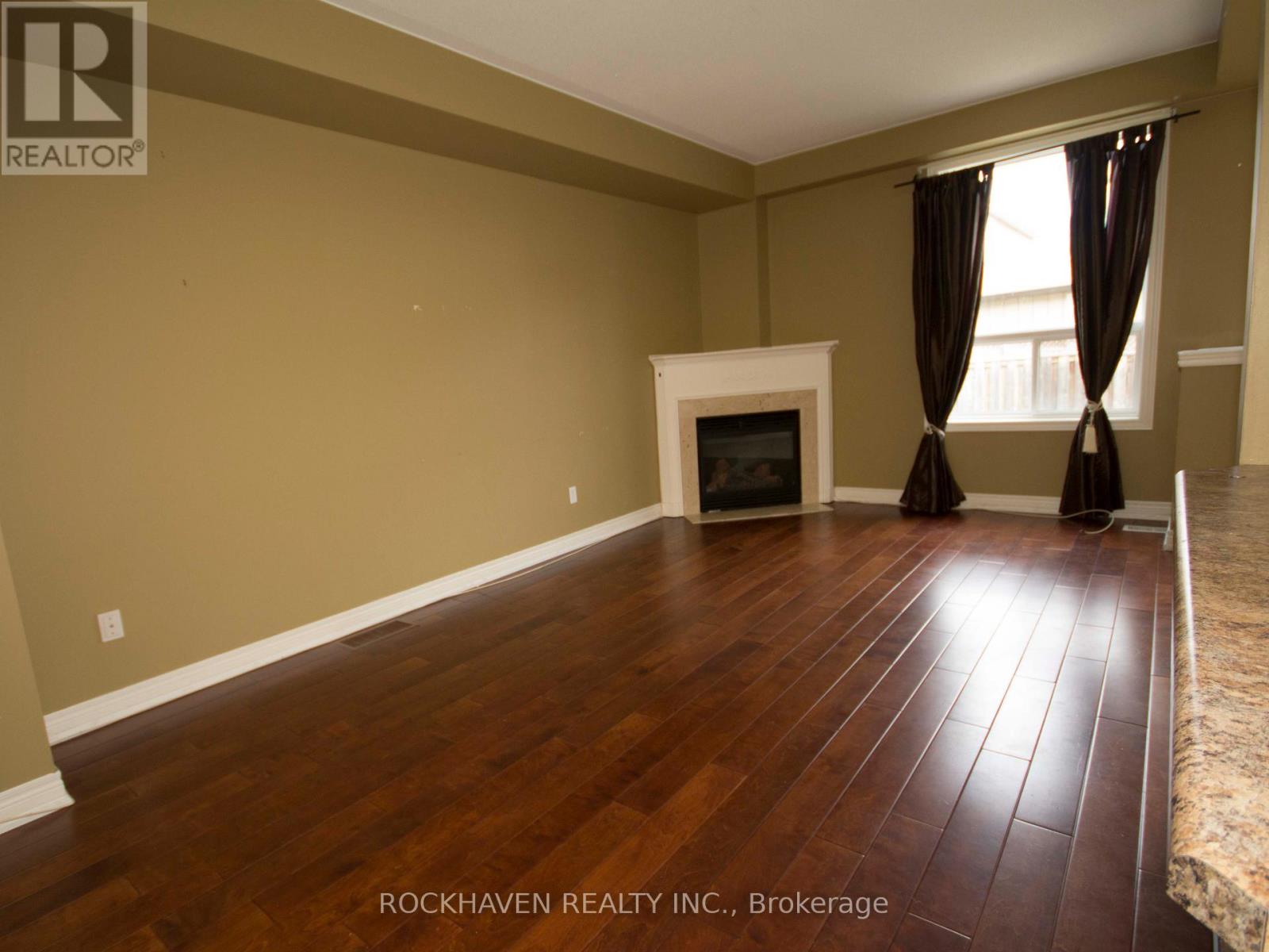 108 Marina Point Crescent, Hamilton, Ontario  L8E 0E4 - Photo 3 - X12714798