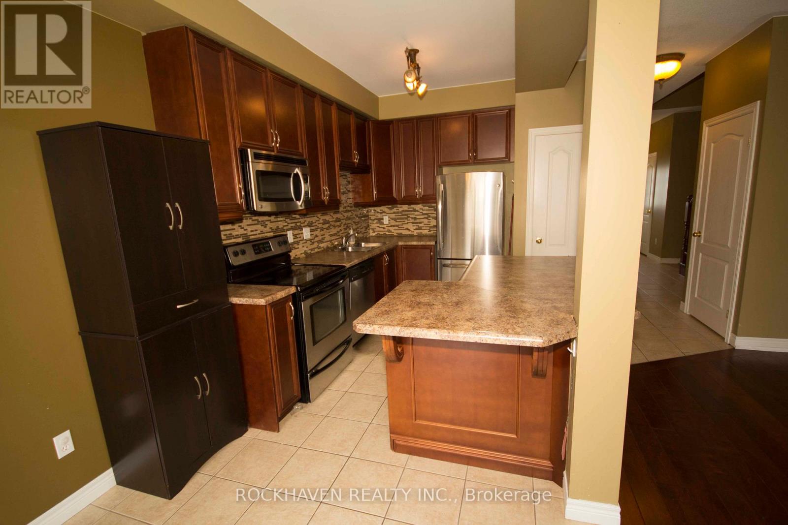 108 Marina Point Crescent, Hamilton, Ontario  L8E 0E4 - Photo 5 - X12714798