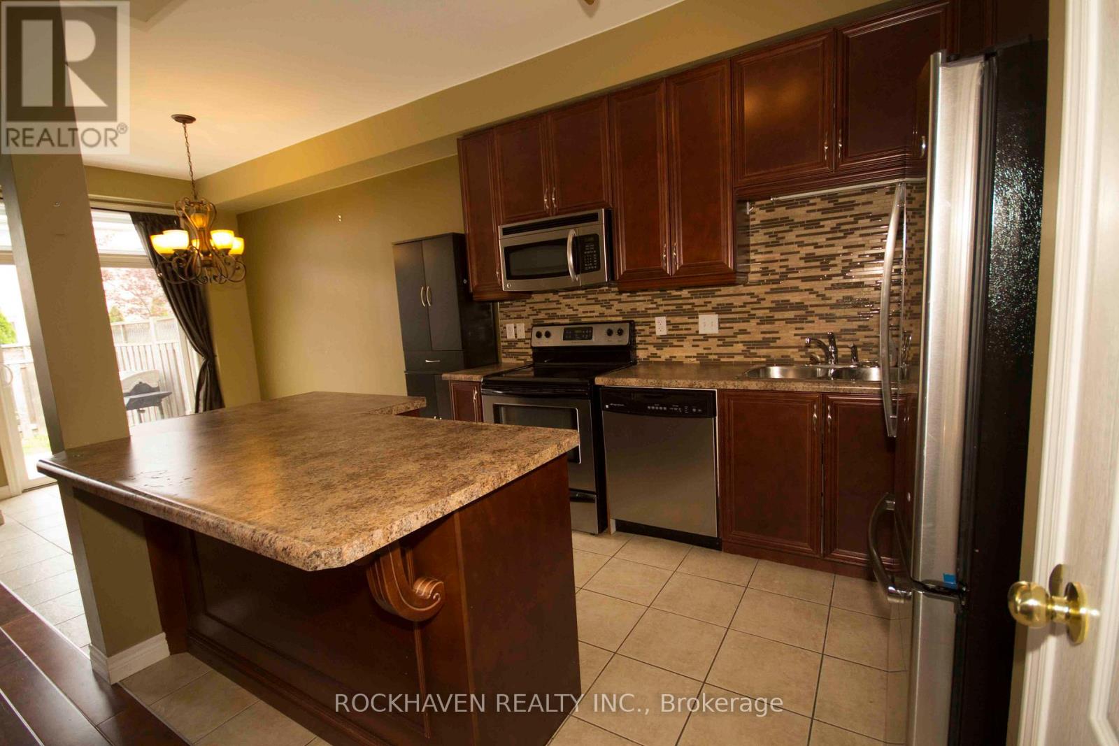 108 Marina Point Crescent, Hamilton, Ontario  L8E 0E4 - Photo 6 - X12714798