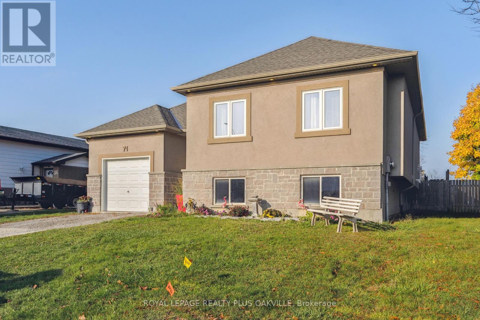 71 Locheed Drive, Hamilton, Ontario  L8T 4L5 - Photo 2 - X12714842