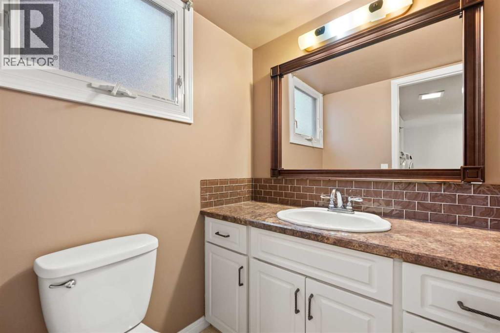 123 Parkside Place Se, Calgary, Alberta  T2J 4K2 - Photo 9 - A2280066