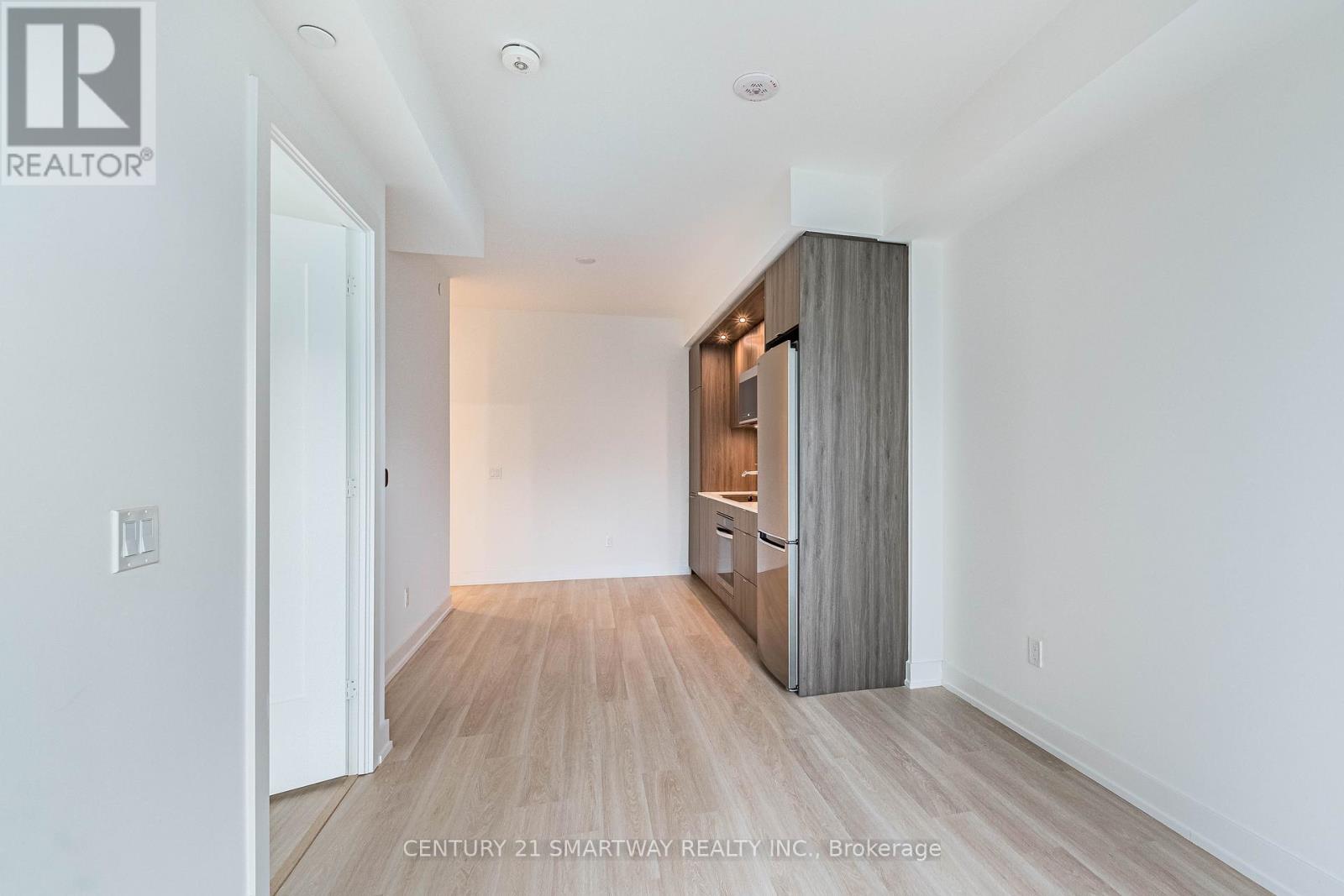 510 - 60 Central Park Roadway, Toronto, Ontario  M9A 0E6 - Photo 15 - W12647958