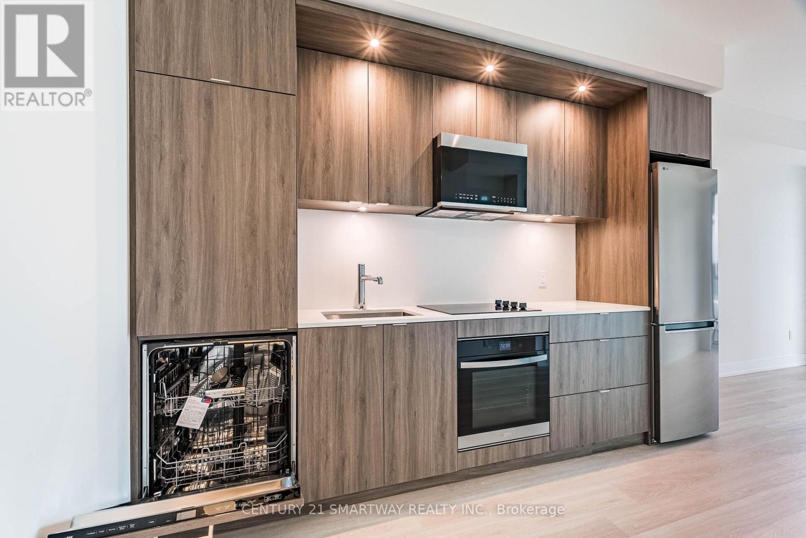 510 - 60 Central Park Roadway, Toronto, Ontario  M9A 0E6 - Photo 17 - W12647958