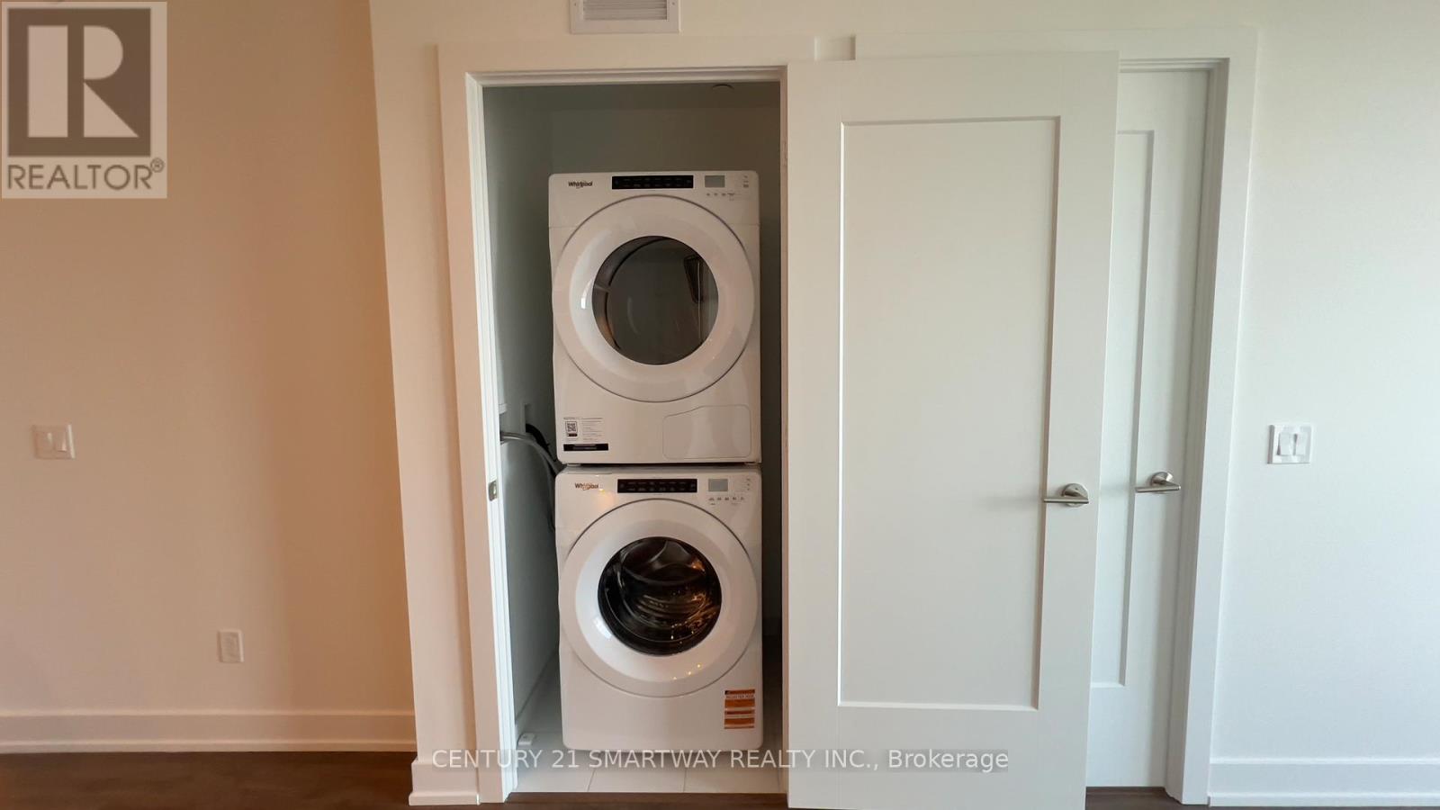 1215 - 60 Central Park Roadway, Toronto, Ontario  M9A 0E6 - Photo 15 - W12680000