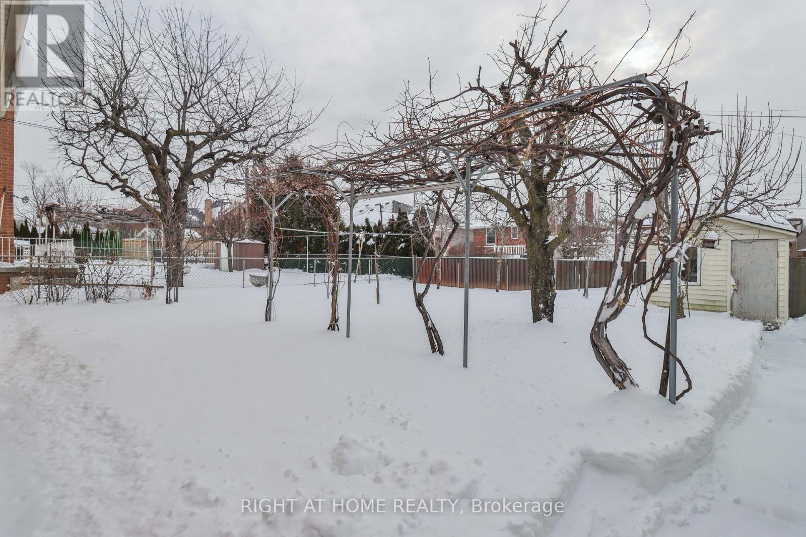 459 Maple Leaf Drive, Toronto, Ontario  M6L 1R1 - Photo 33 - W12714022