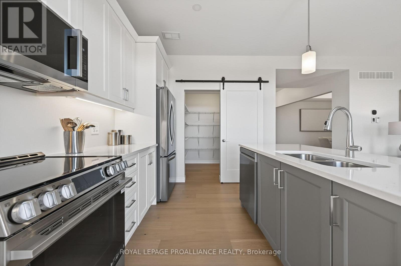 14 Peace River Street, Belleville, Ontario  K8N 0V6 - Photo 10 - X12714894