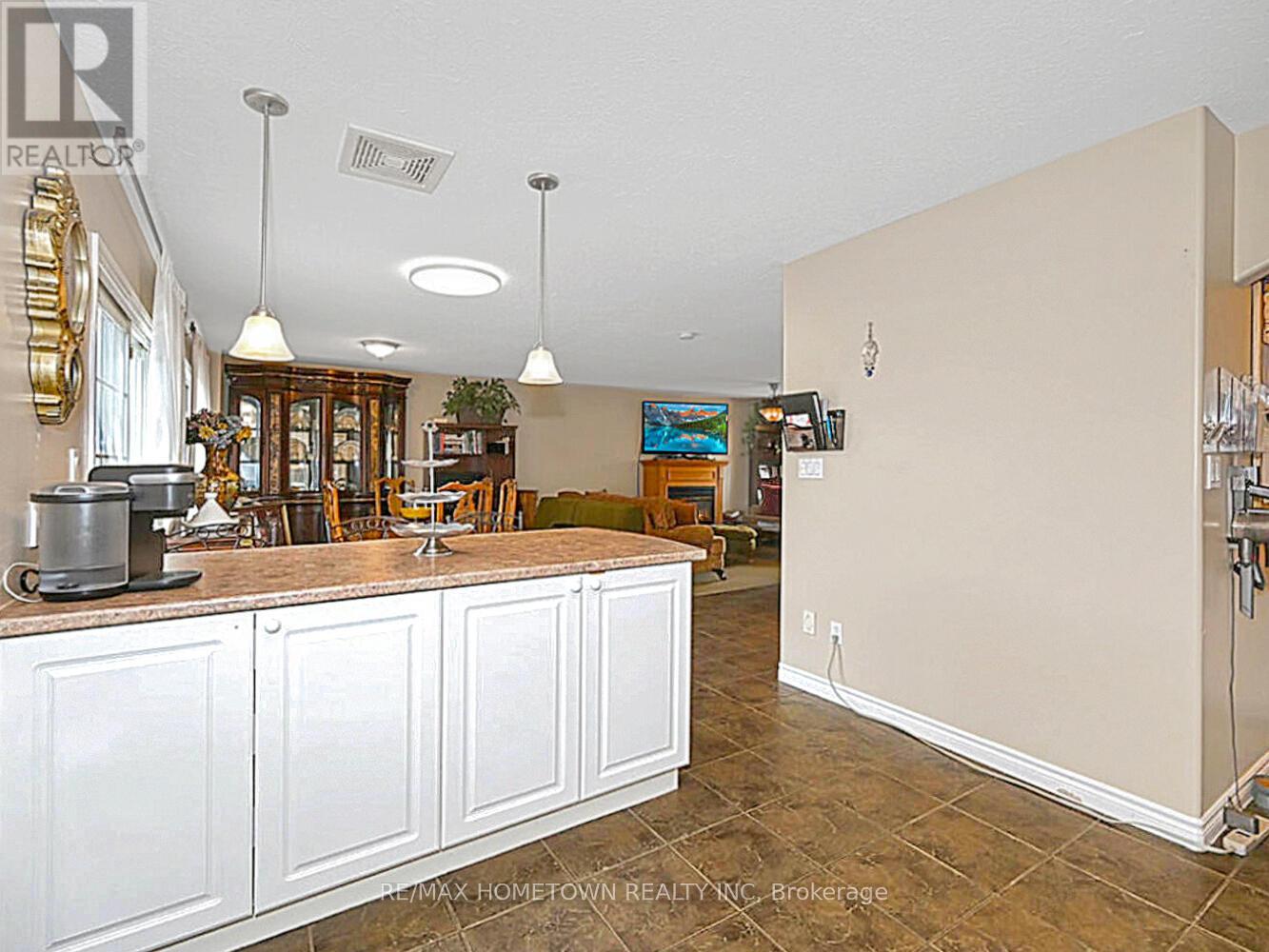 16 Regency Place, Brockville, Ontario  K6V 7M5 - Photo 8 - X12714926