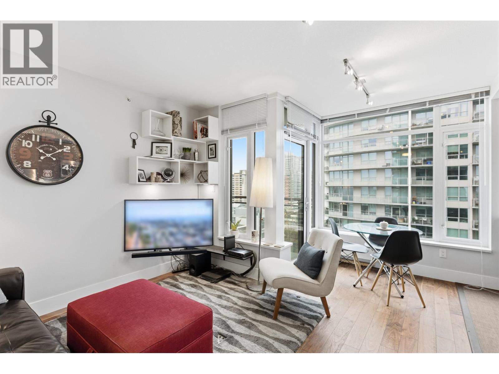 1006 111 E 13th Street, North Vancouver, British Columbia  V7L 0C7 - Photo 3 - R3081464