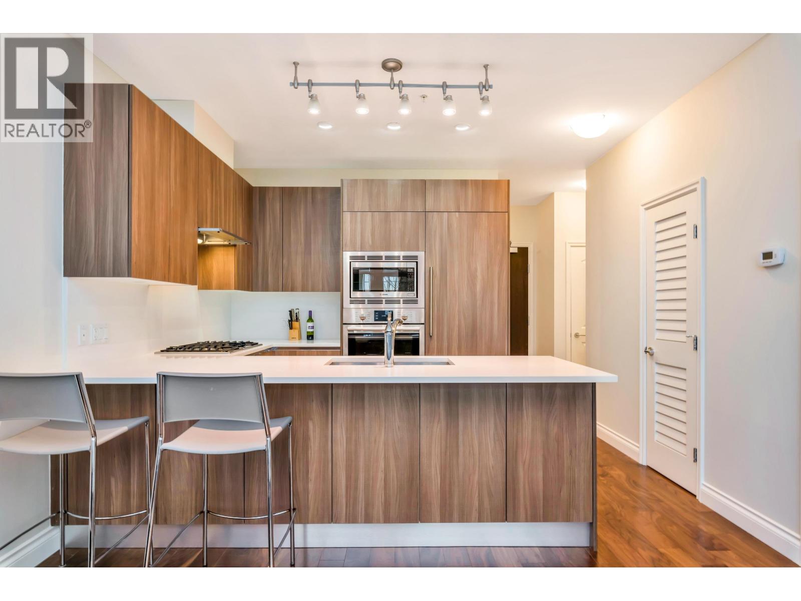 103 185 Victory Ship Way, North Vancouver, British Columbia  V7L 0G2 - Photo 8 - R3081475