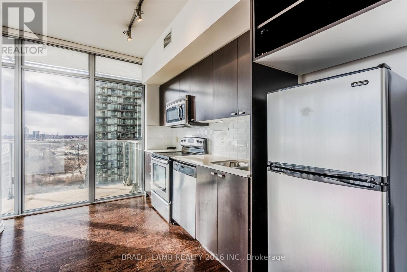 1305 - 103 The Queensway, Toronto, Ontario  M6S 5B3 - Photo 8 - W12703216