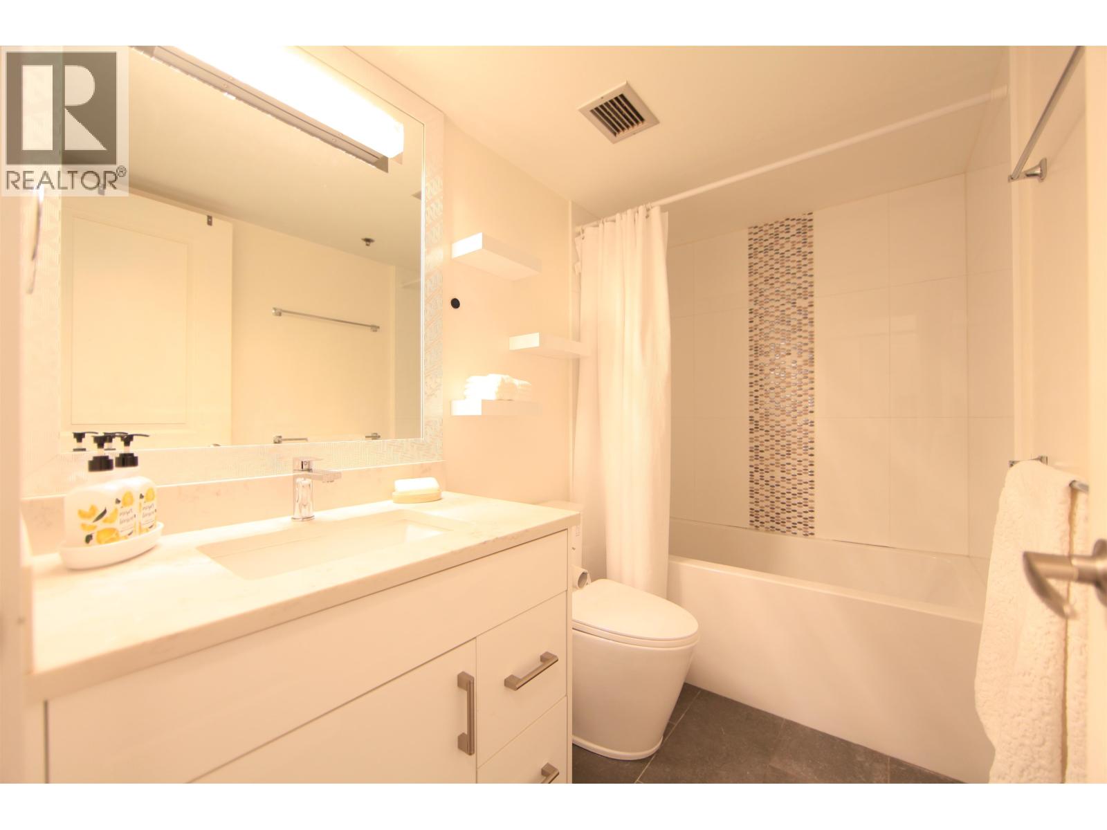 Sub Penthouse 238 Alvin Narod Mews, Vancouver, British Columbia  V6B 5Z3 - Photo 13 - R3081483