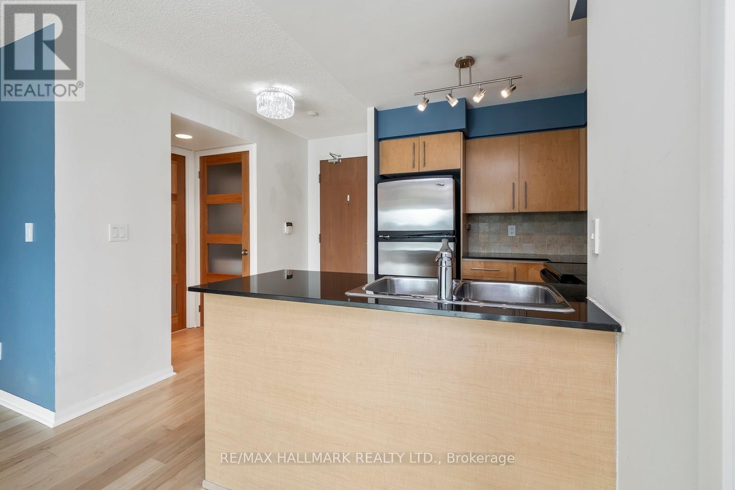 410 - 219 Fort York Boulevard, Toronto, Ontario  M6H 1A5 - Photo 3 - C12714902