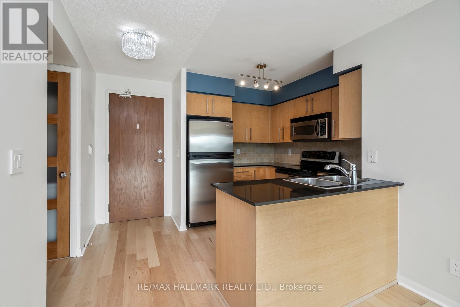 410 - 219 Fort York Boulevard, Toronto, Ontario  M6H 1A5 - Photo 4 - C12714902