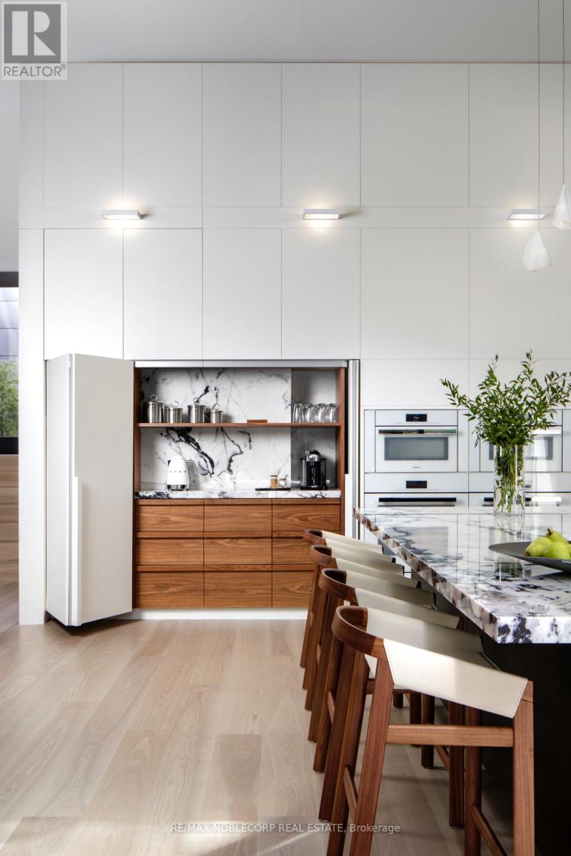 7 Waxwing Place, Toronto, Ontario  M3C 1N5 - Photo 12 - C12714930