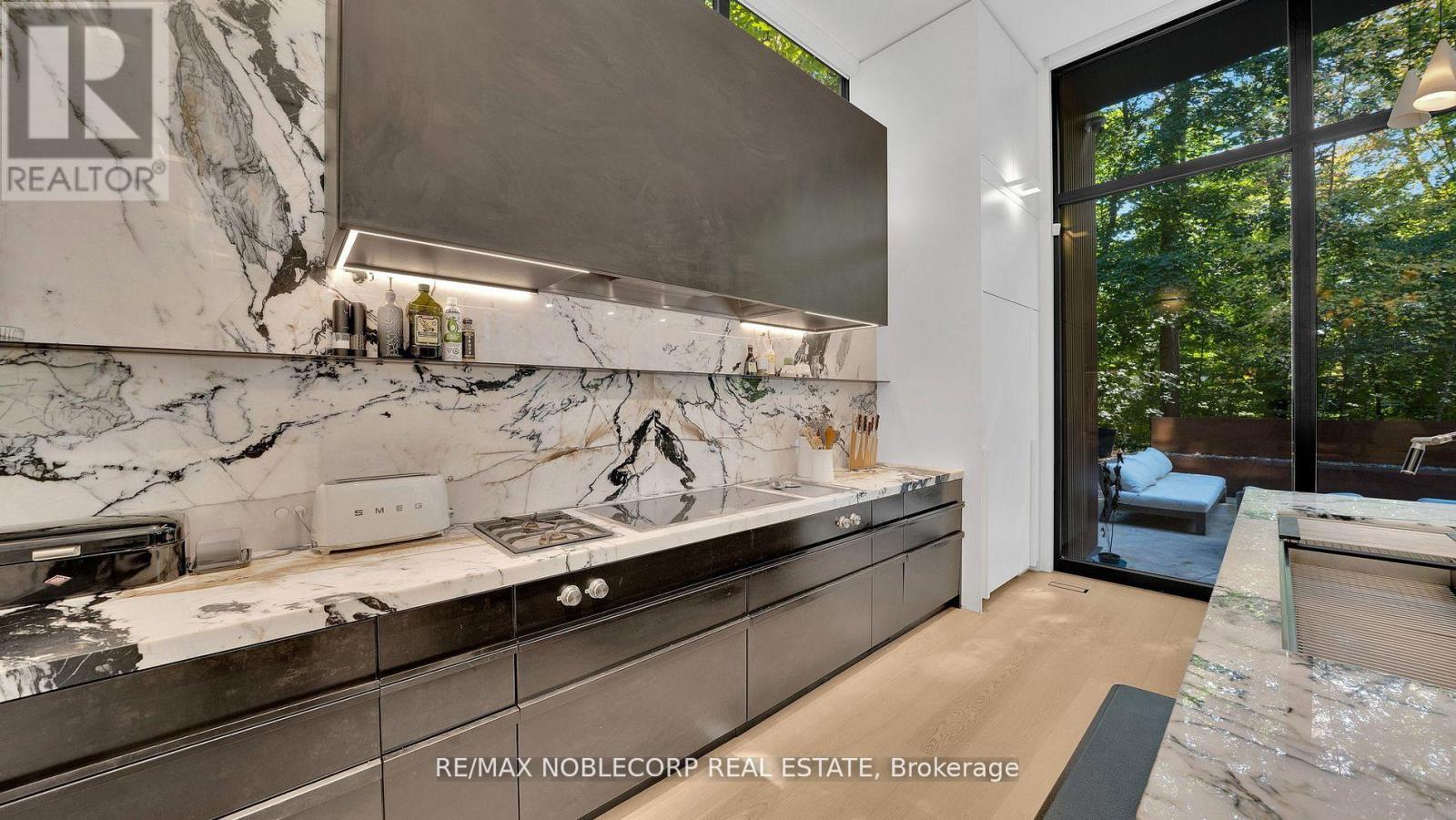 7 Waxwing Place, Toronto, Ontario  M3C 1N5 - Photo 14 - C12714930