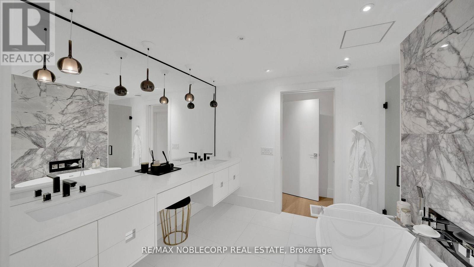 7 Waxwing Place, Toronto, Ontario  M3C 1N5 - Photo 38 - C12714930