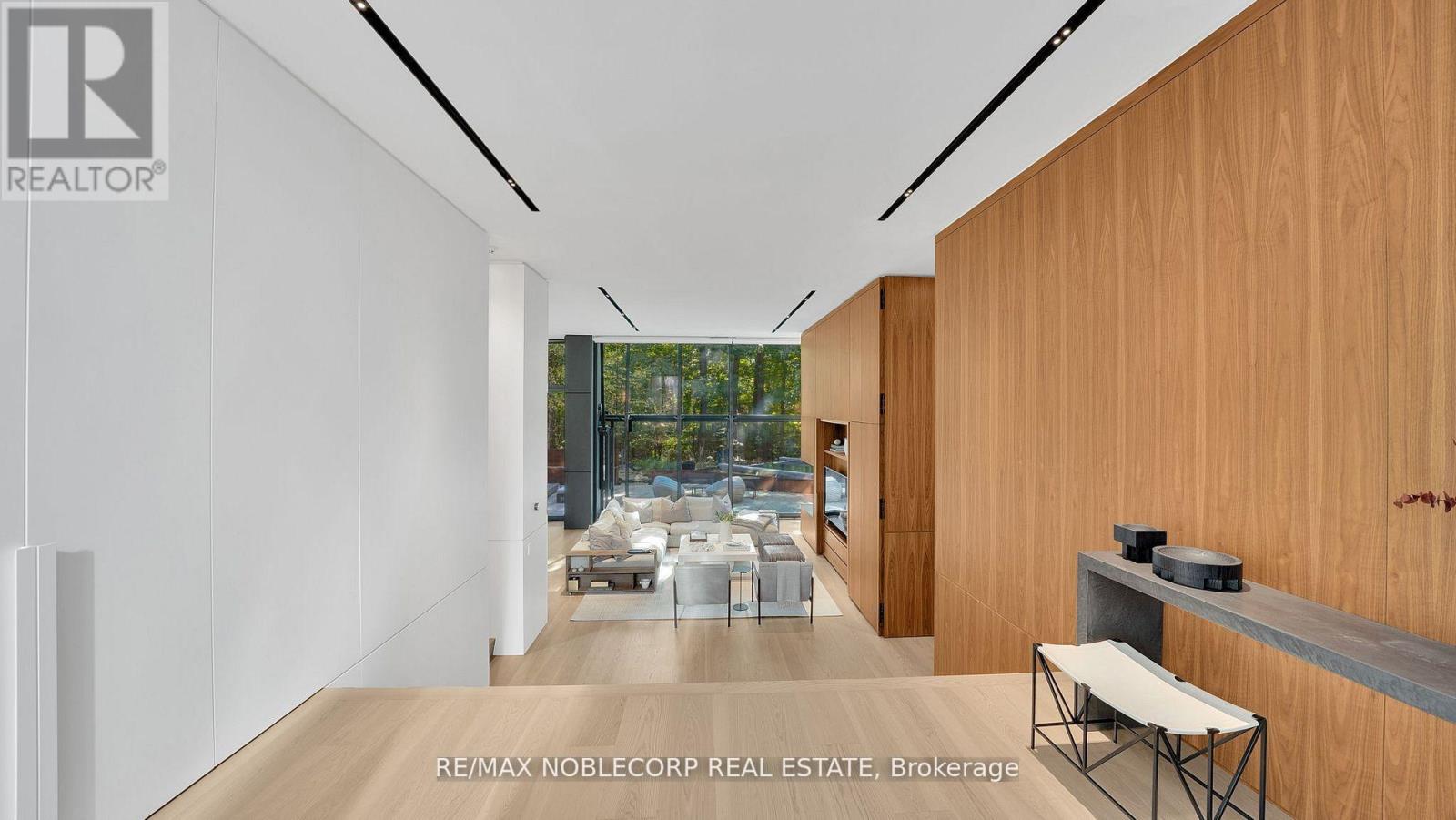 7 Waxwing Place, Toronto, Ontario  M3C 1N5 - Photo 5 - C12714930