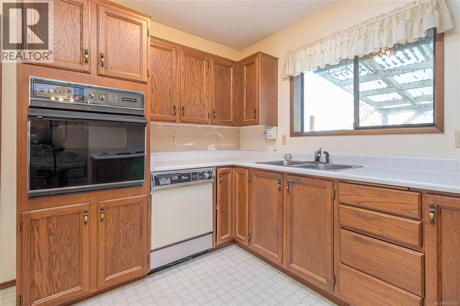 637 Tamarack Dr, Qualicum Beach, British Columbia  V9K 1A8 - Photo 6 - 1023635