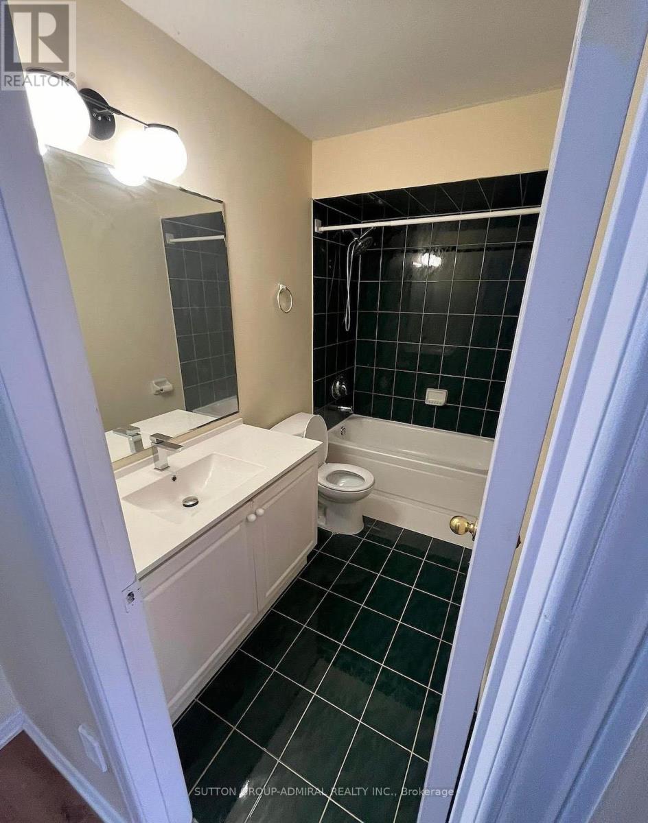 27 Frost King Lane, Toronto, Ontario  M9W 0A5 - Photo 5 - W12691896