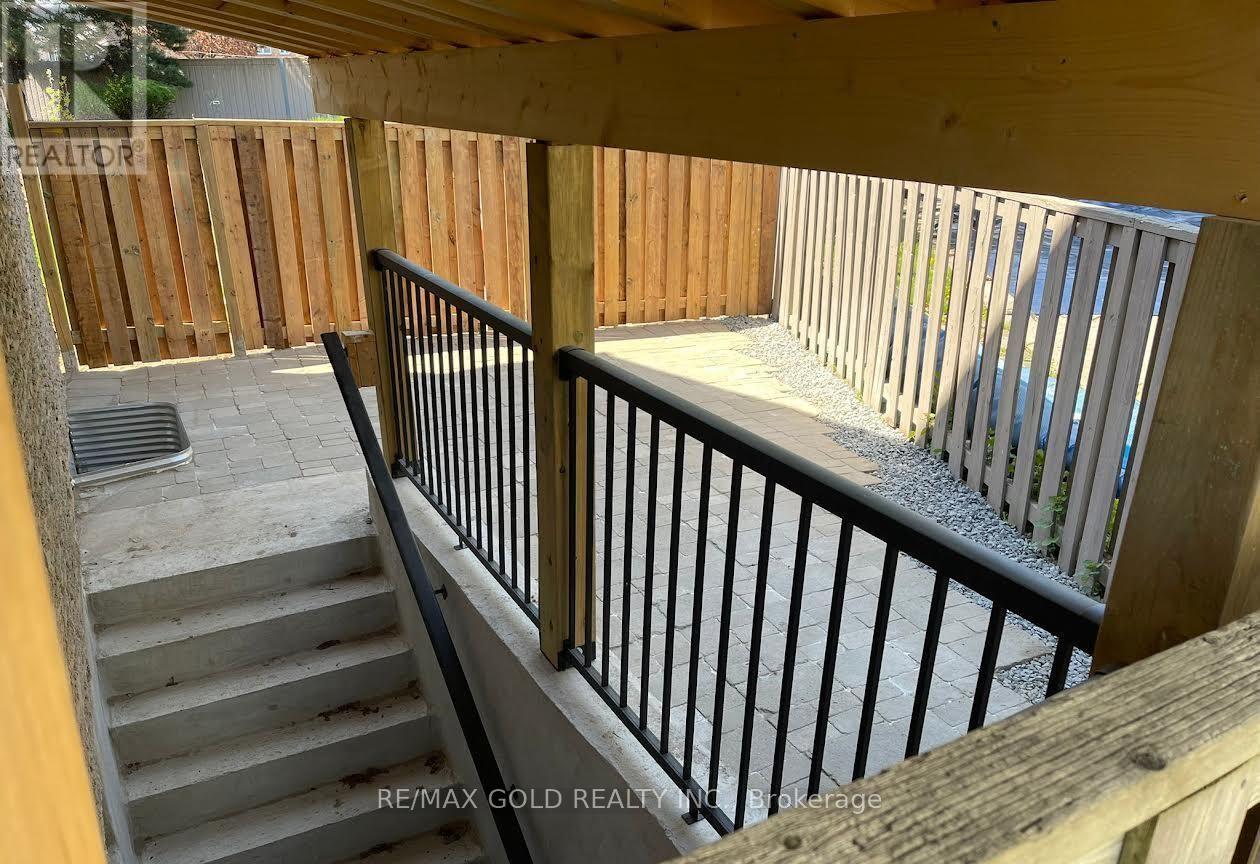 2946 Quetta Mews, Mississauga, Ontario  L5N 1Z7 - Photo 2 - W12714880