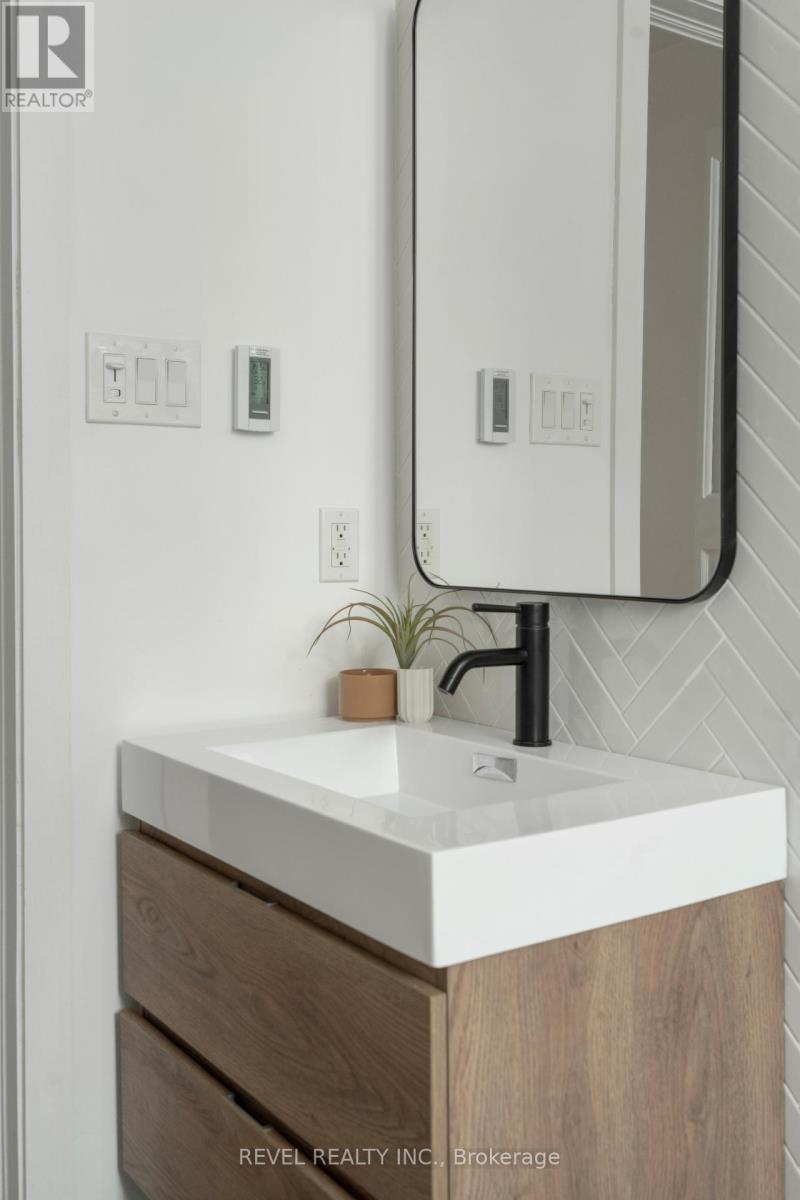 102 Eighth Street, Toronto, Ontario  M8V 3C4 - Photo 29 - W12714892