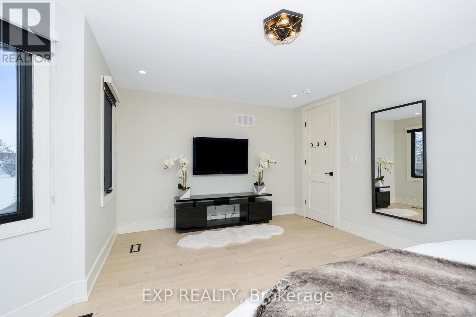 1279 Winterbourne Drive, Oakville, Ontario  L6J 7E4 - Photo 20 - W12714928