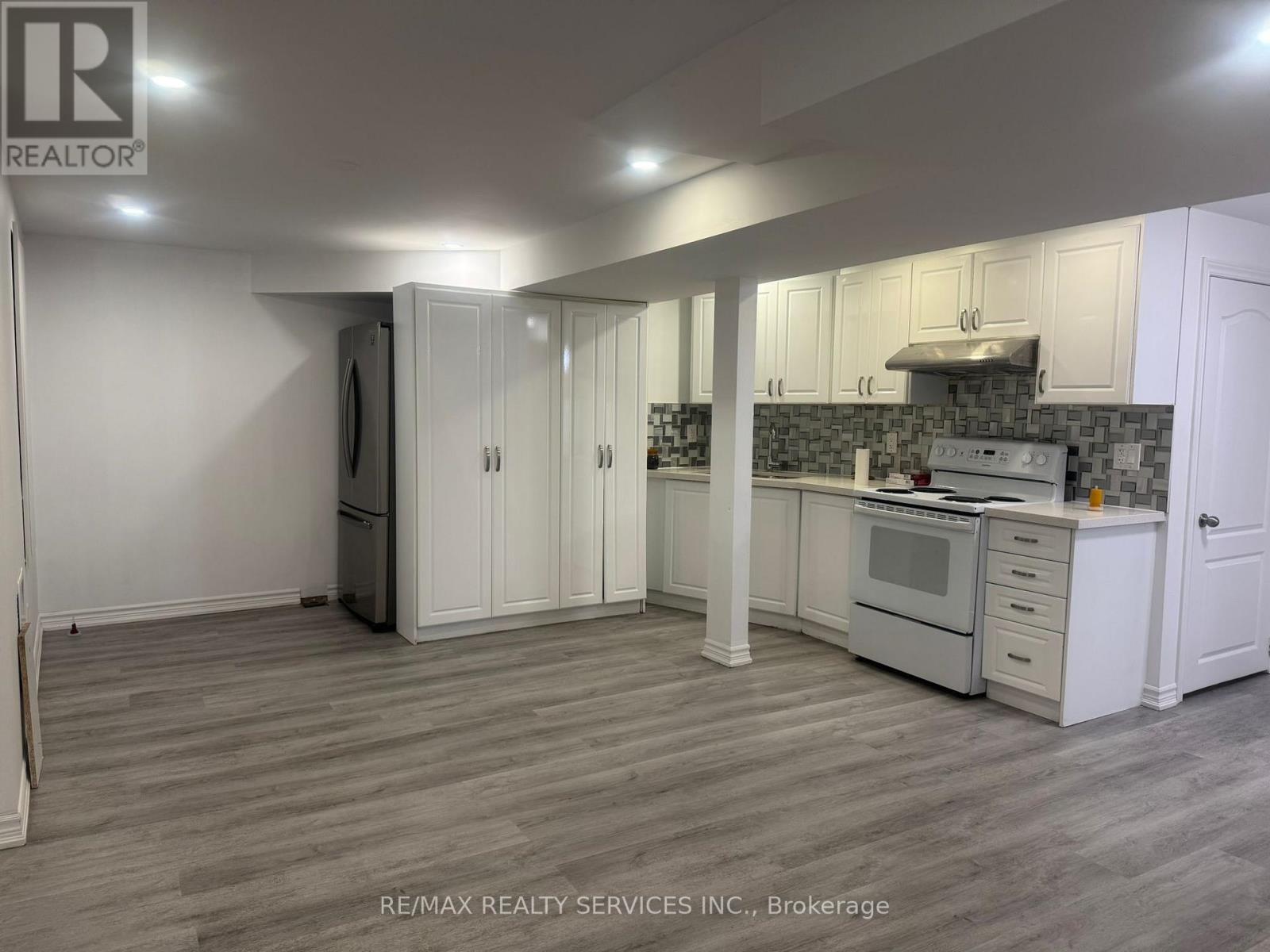 20 Driscoll Drive, Brampton, Ontario  L6Y 3H7 - Photo 3 - W12714962