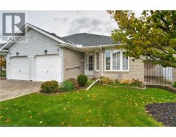 6 VILLAGE Drive, Smithville, Ontario