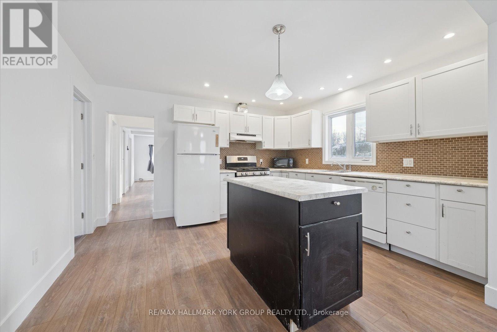 Upper - 27008 Kennedy Road, Georgina (Historic Lakeshore Communities), Ontario  L0E 1S0 - Photo 4 - N12648558