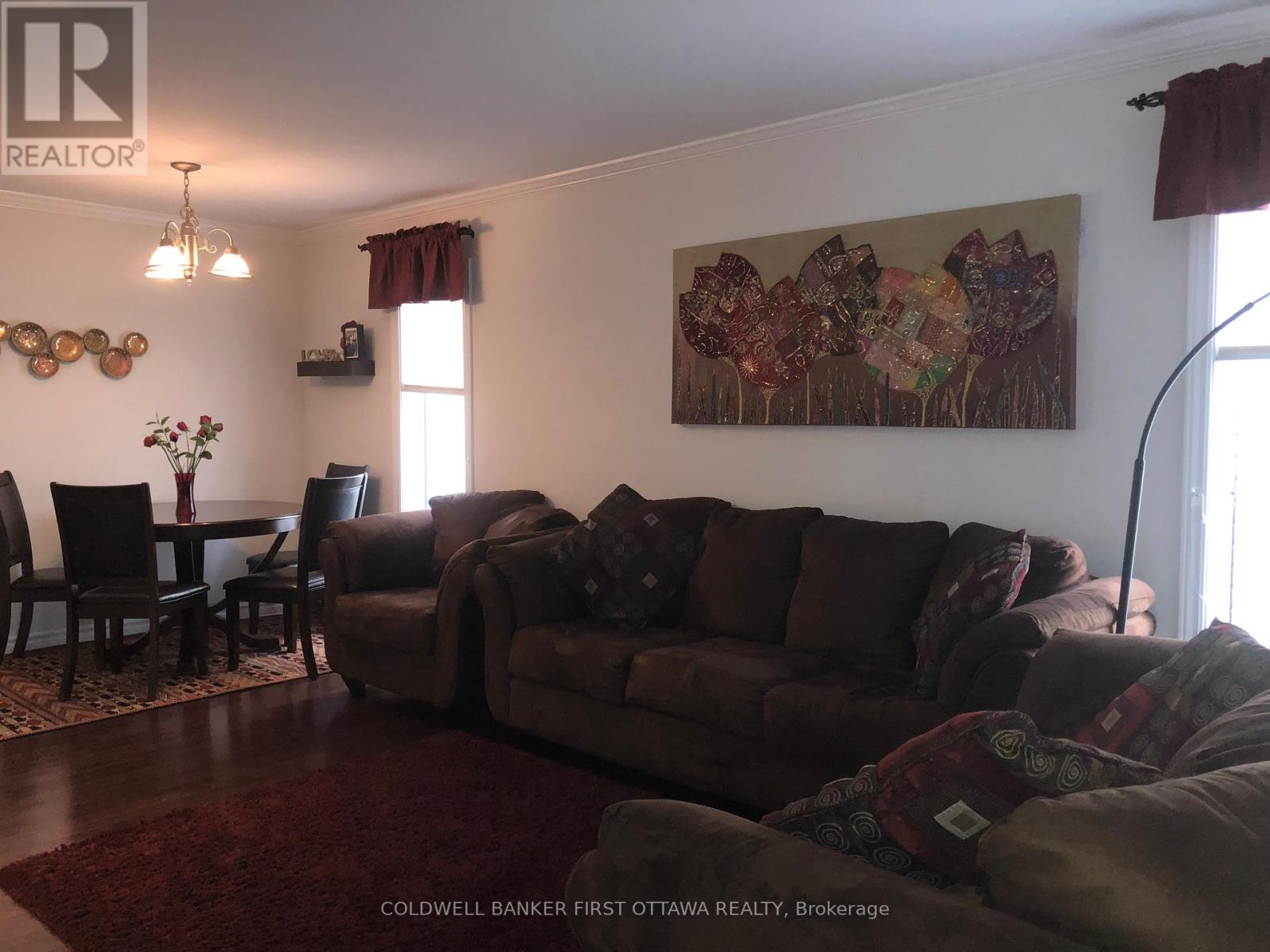 601 Clearbrook Drive, Ottawa, Ontario  K2J 5S2 - Photo 2 - X12714982