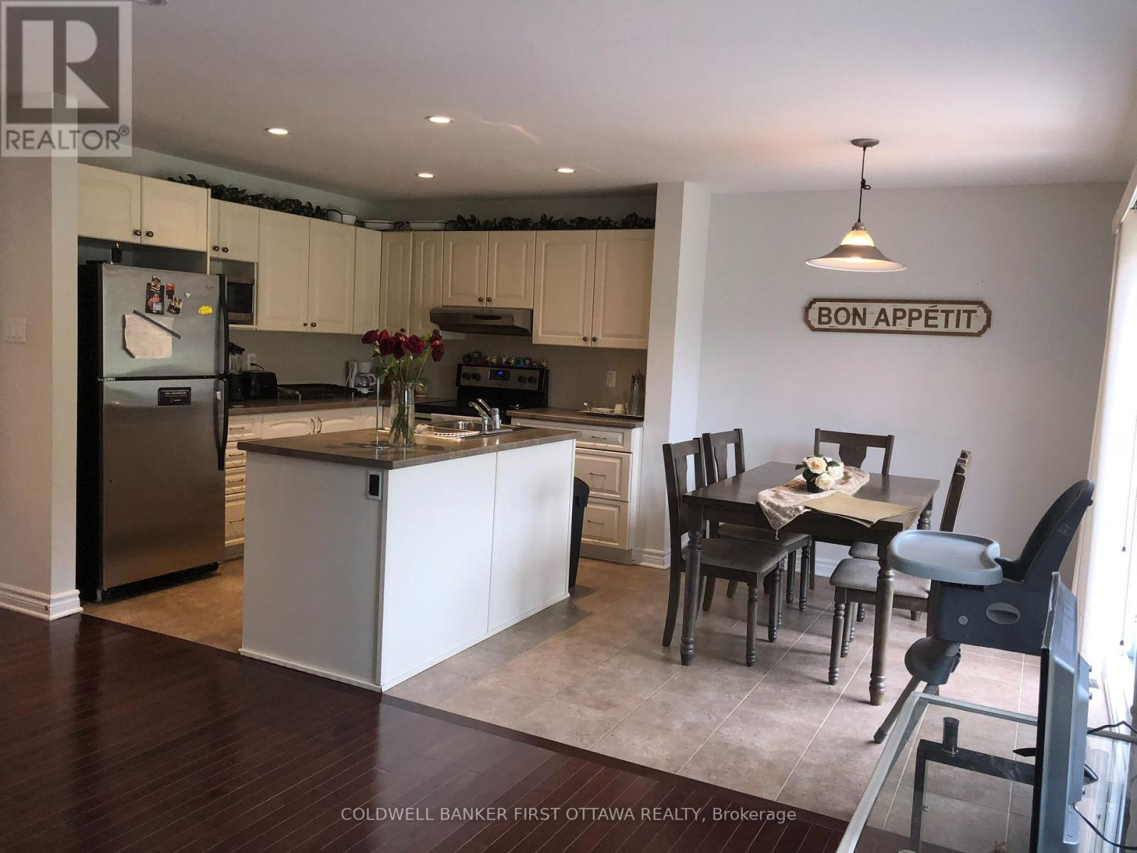 601 Clearbrook Drive, Ottawa, Ontario  K2J 5S2 - Photo 4 - X12714982