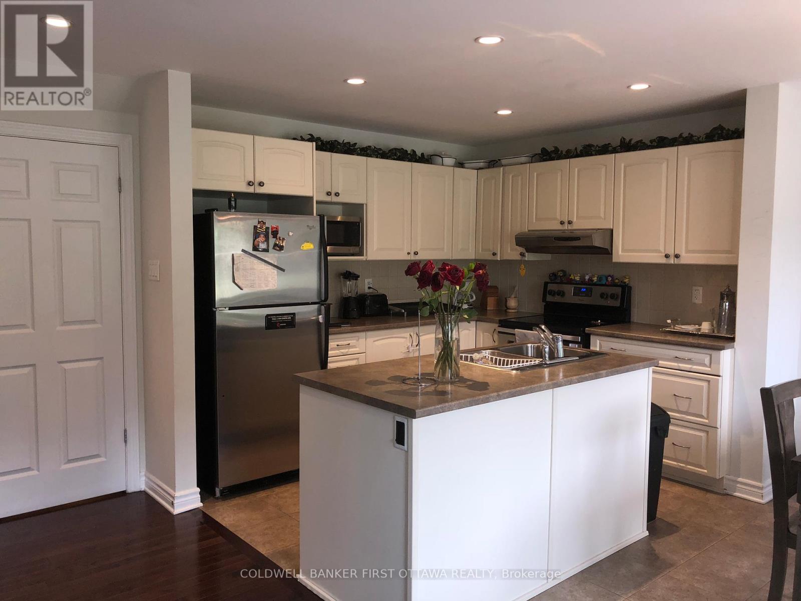 601 Clearbrook Drive, Ottawa, Ontario  K2J 5S2 - Photo 5 - X12714982